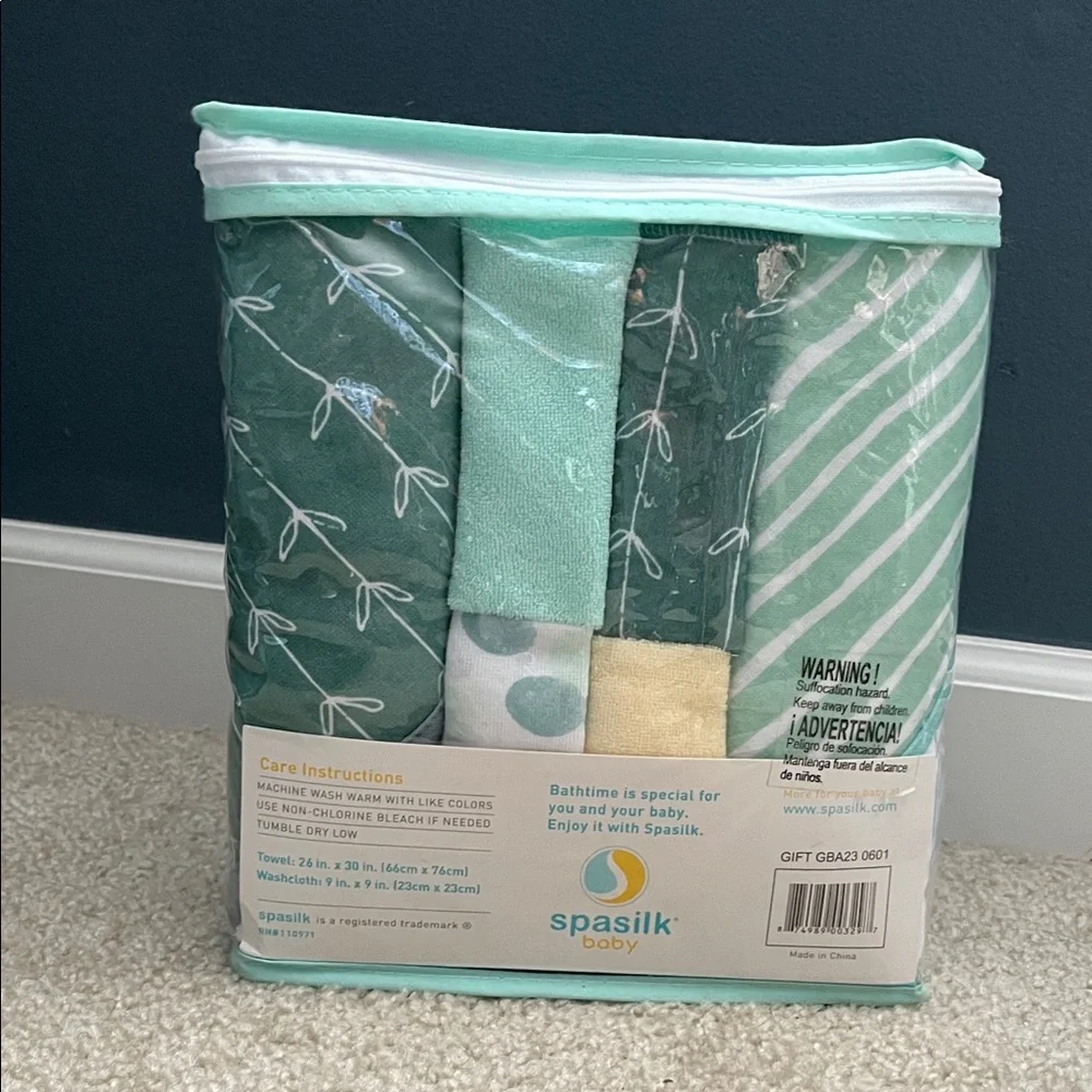 Baby Hooded Towels and Washcloths Set - Green Polka Dot